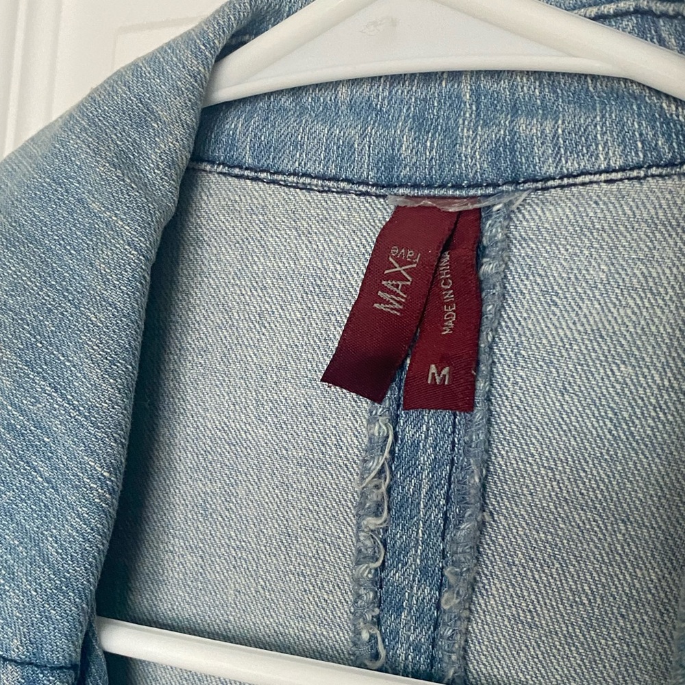 Cropped Denim Jacket - Picture 4 of 8